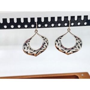 Black And Silver Filigree Dangle Tear Drop Fashion Earrings- Unmarked- Hook
